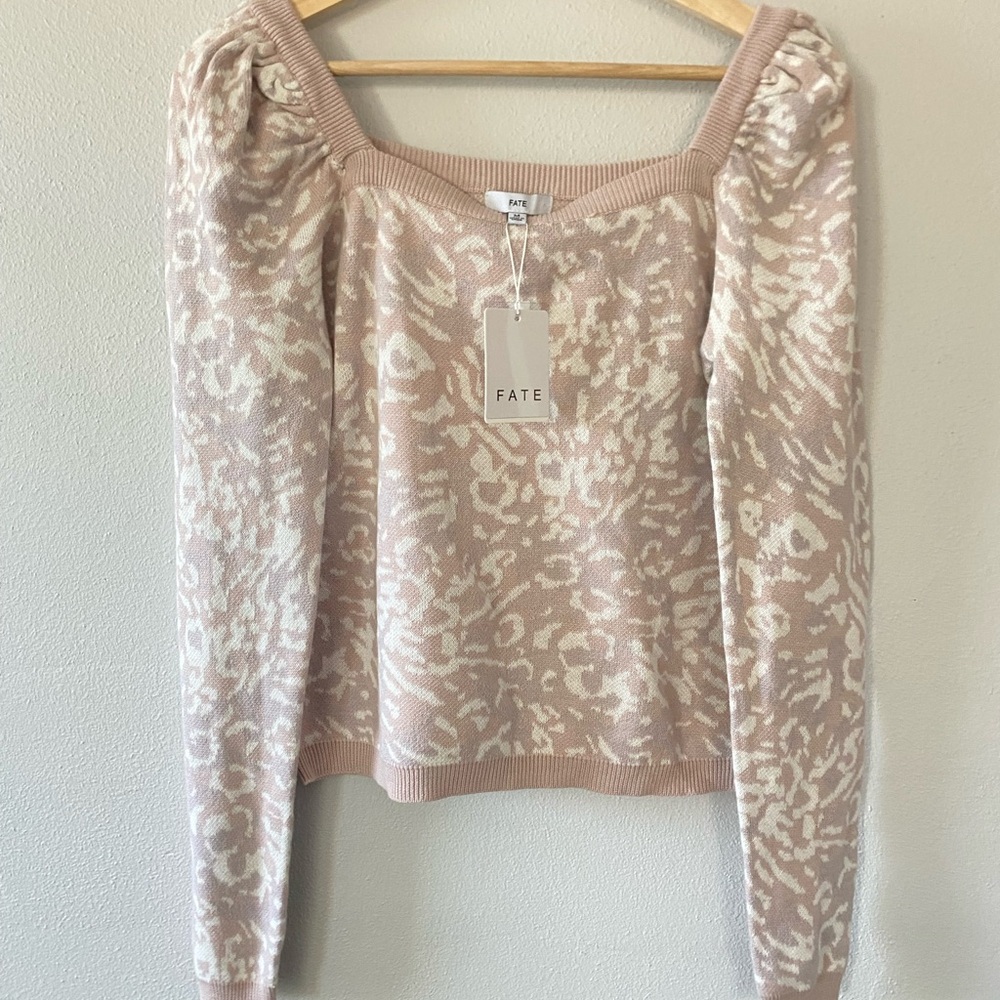 Fate NWT Cropped Animal Print Zoe Sweater Top Pink Ribbed Hemline Women’s Med
